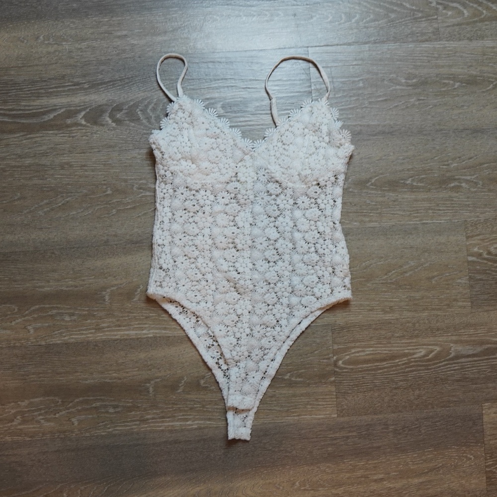 H&M Beige White Crochet Body Suit size (S) 4